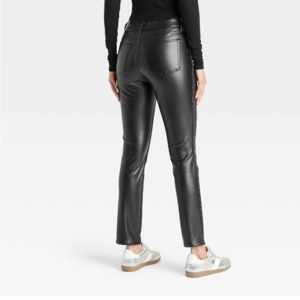 💙🖤Women's Black Faux Leather Pants💙🖤